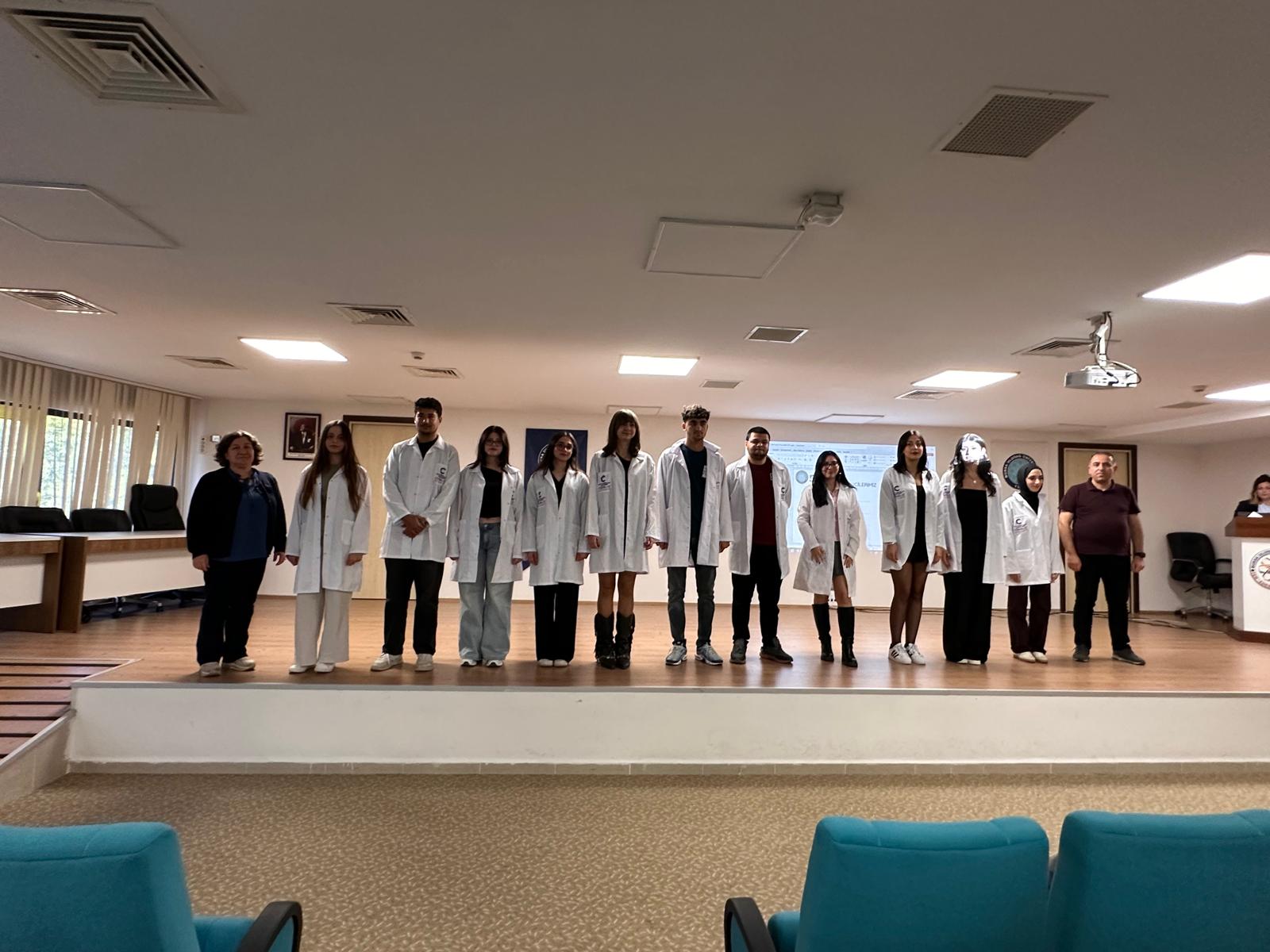 Bölümümüz 1. Sınıf Öğrencilerine Önlük Giyme Töreni Düzenlendi